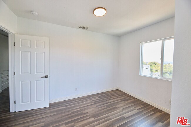 Building Photo - 1416 Helen Dr