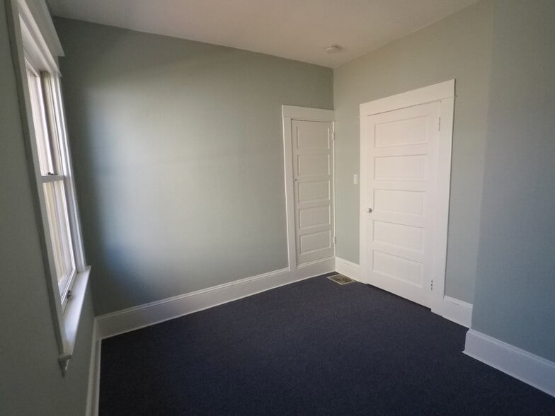 first floor bedroom - 4054 NE Rodney Ave