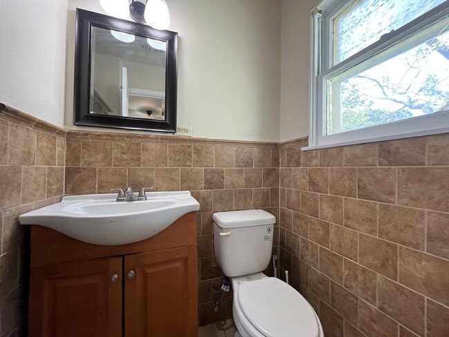 Building Photo - LINDALE PARK WITH EXTRA SQUARE FOOTAGE!!