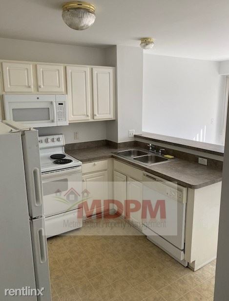 Building Photo - 2 br, 1.5 bath Condo - 8847 Hardwood Dr
