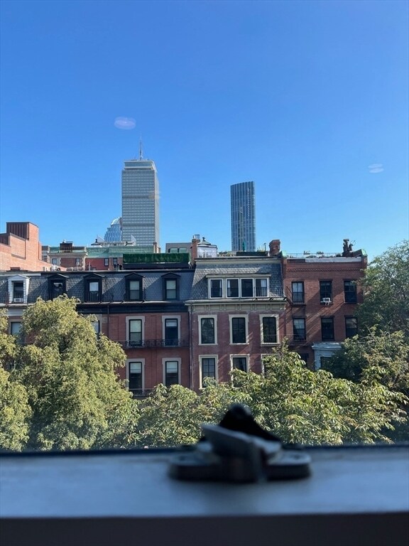 Building Photo - 412 Beacon St