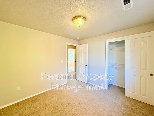 Building Photo - 2312 NE 106th St