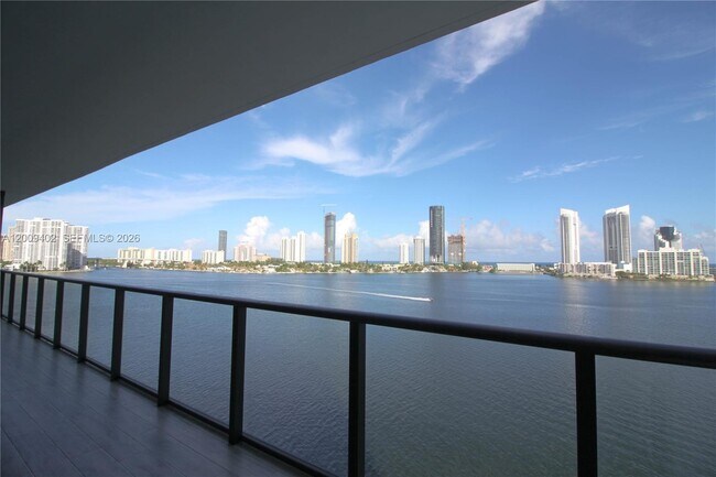 Building Photo - 5000 Island Estates Dr