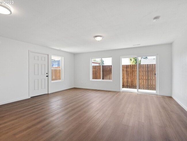 Building Photo - 600 N Earl Ct