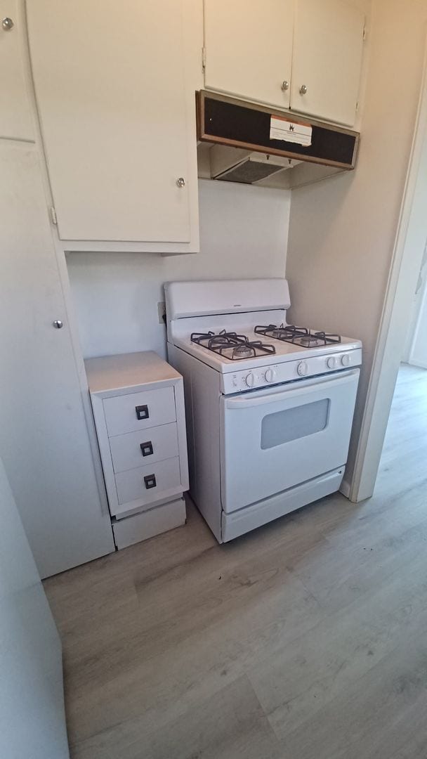 Building Photo - 1 Bed/1 Bath Retro Cottage Just Steps to the Beach!