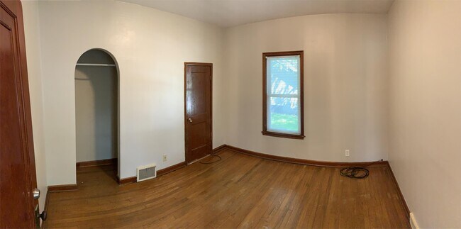 Building Photo - 1121 16th Ave N
