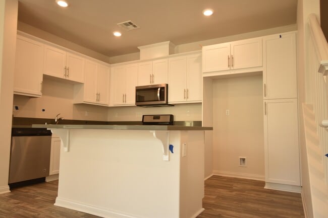 Building Photo - 656 Martina St