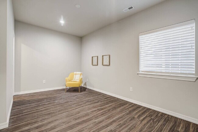 Building Photo - Upgraded Ranch Home in Lake of the Rockies...