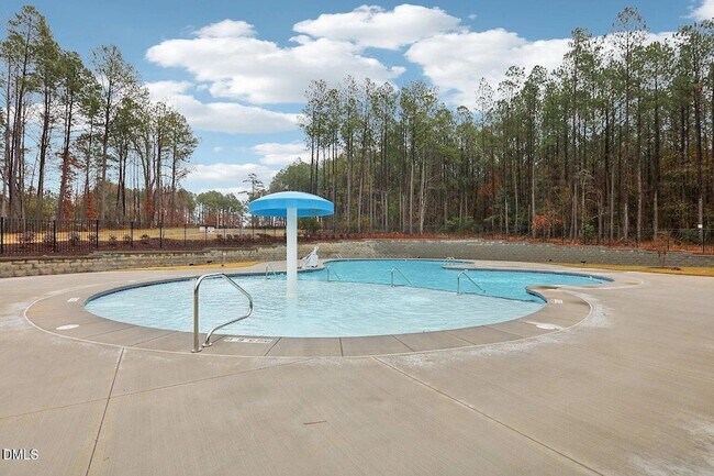 Building Photo - 744 Red River Dr