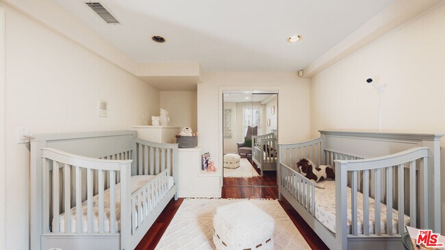 Building Photo - 844 3rd St