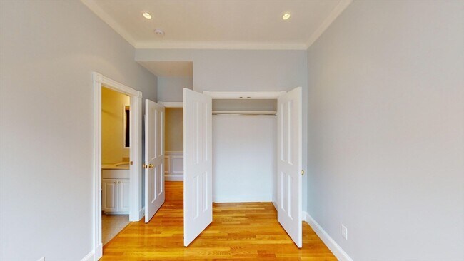 Building Photo - 22 Beacon St