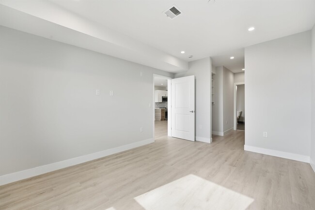 Building Photo - 40 Center St