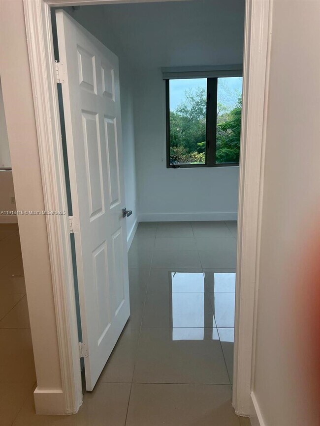 Building Photo - 2630 SW 28th St