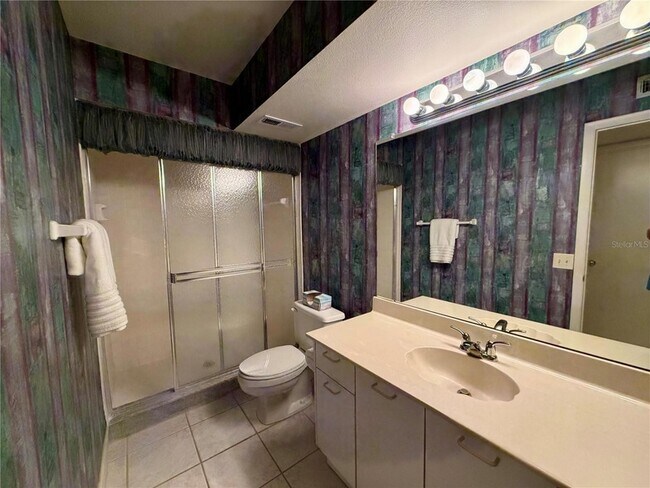 Building Photo - 5701 Bahia Del Mar Cir N