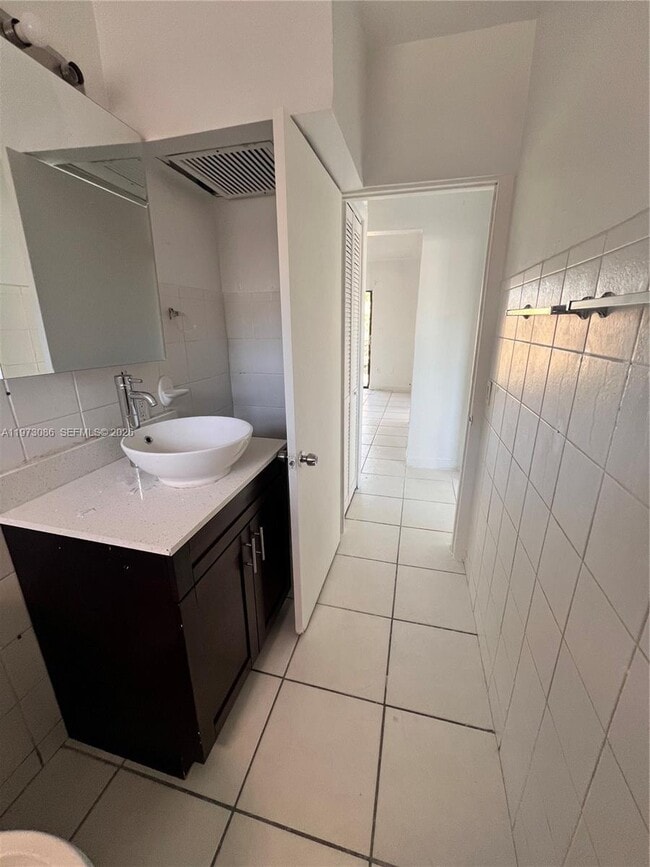 Building Photo - 608 SW 15th Ave