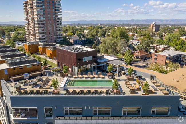 Building Photo - The View at Wash Park