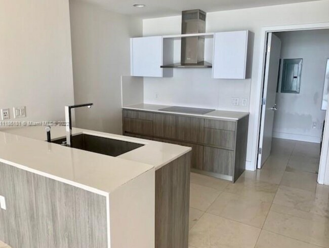 Building Photo - Stunning 2-Bed, 3-Bath + Den with Ocean Vi...