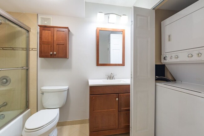 Building Photo - 2800 N Orchard St