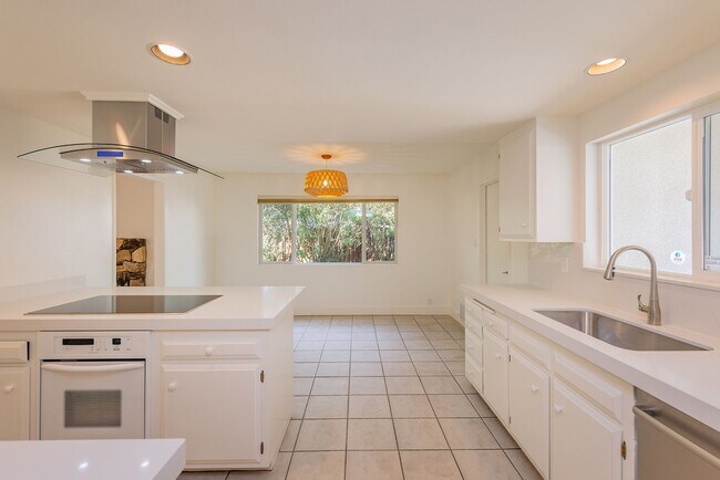 Building Photo - 1162 Camille Dr