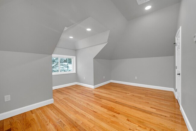 Building Photo - 28 Richardson Ave