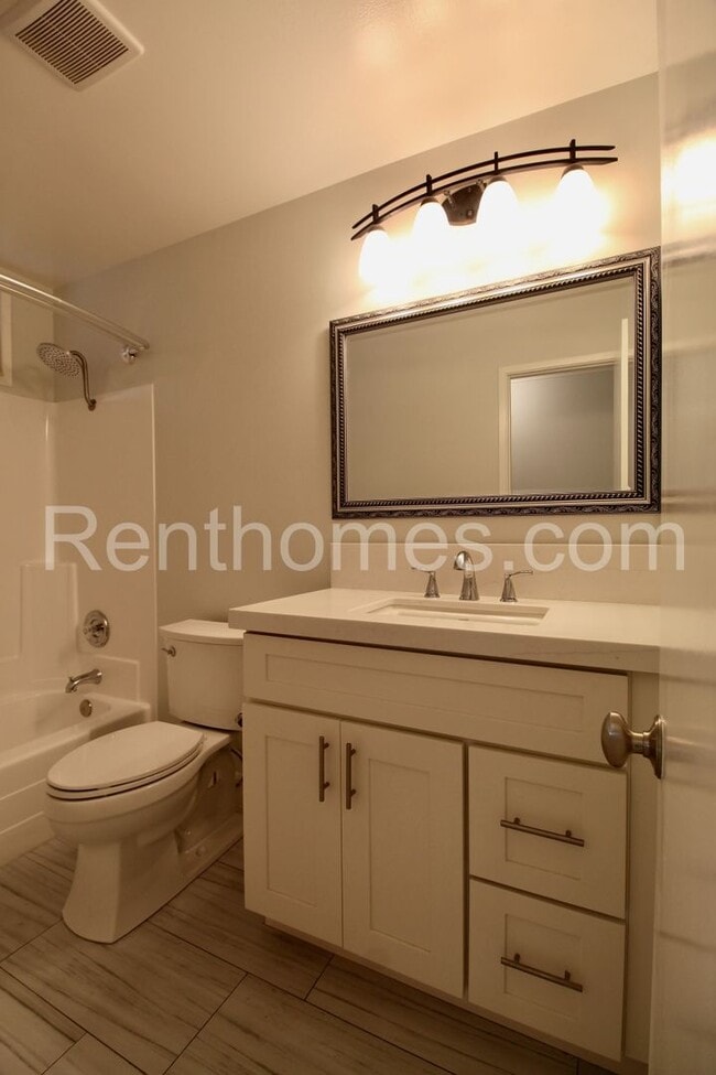 Building Photo - 2522 Clairemont Dr