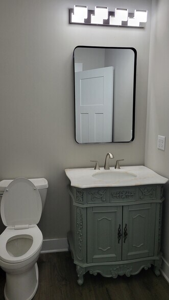 1/2 bath - 4530 Buckeye Run Rd