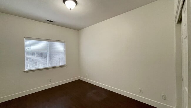 Building Photo - Single Level 4-Bedroom with 3-Car Garage in Berry Gardens