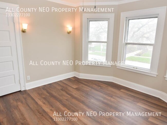 Building Photo - 1224 W Clifton Blvd