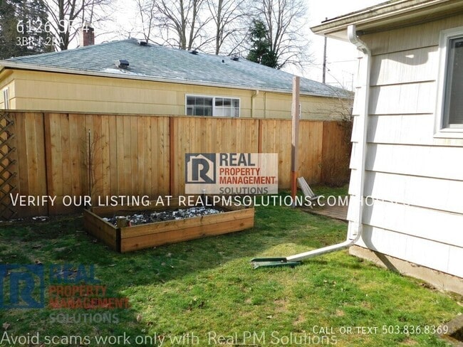 Building Photo - 6126 SE 49th Ave