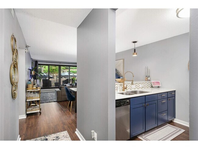 Building Photo - 48 Groveland Terrace