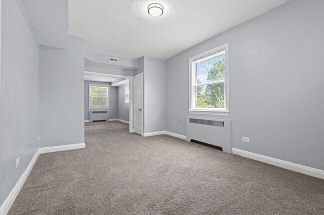 Building Photo - 2600 N Longwood St