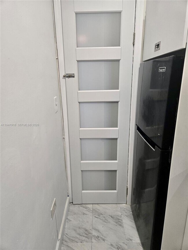 Building Photo - 801 Brickell Bay Dr