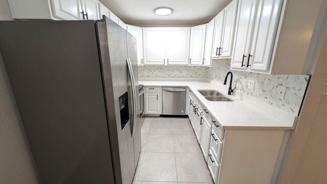 Building Photo - 2 Bedroom Condo Unit in the Colonia Coronita Chandler Townhomes Community Near E Chandler Rd and ...