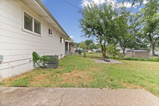 Building Photo - 2615 Flamingo Dr