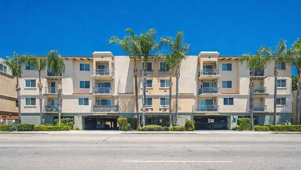 Building Photo - 13941 Sherman Way