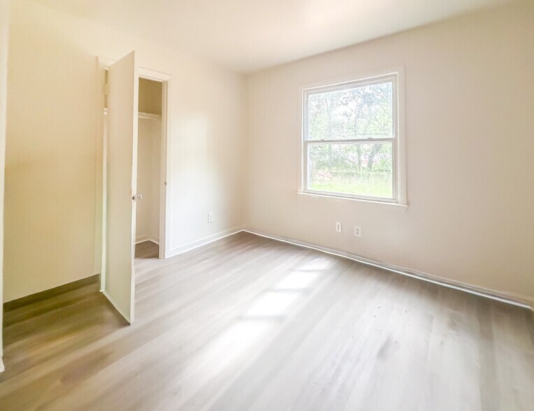 Building Photo - 2235 N Whitehill Dr