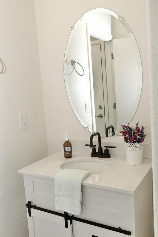 Building Photo - 2580 N McArthur Ave