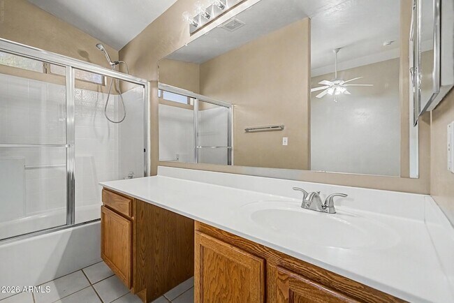 Building Photo - 905 E Potter Dr