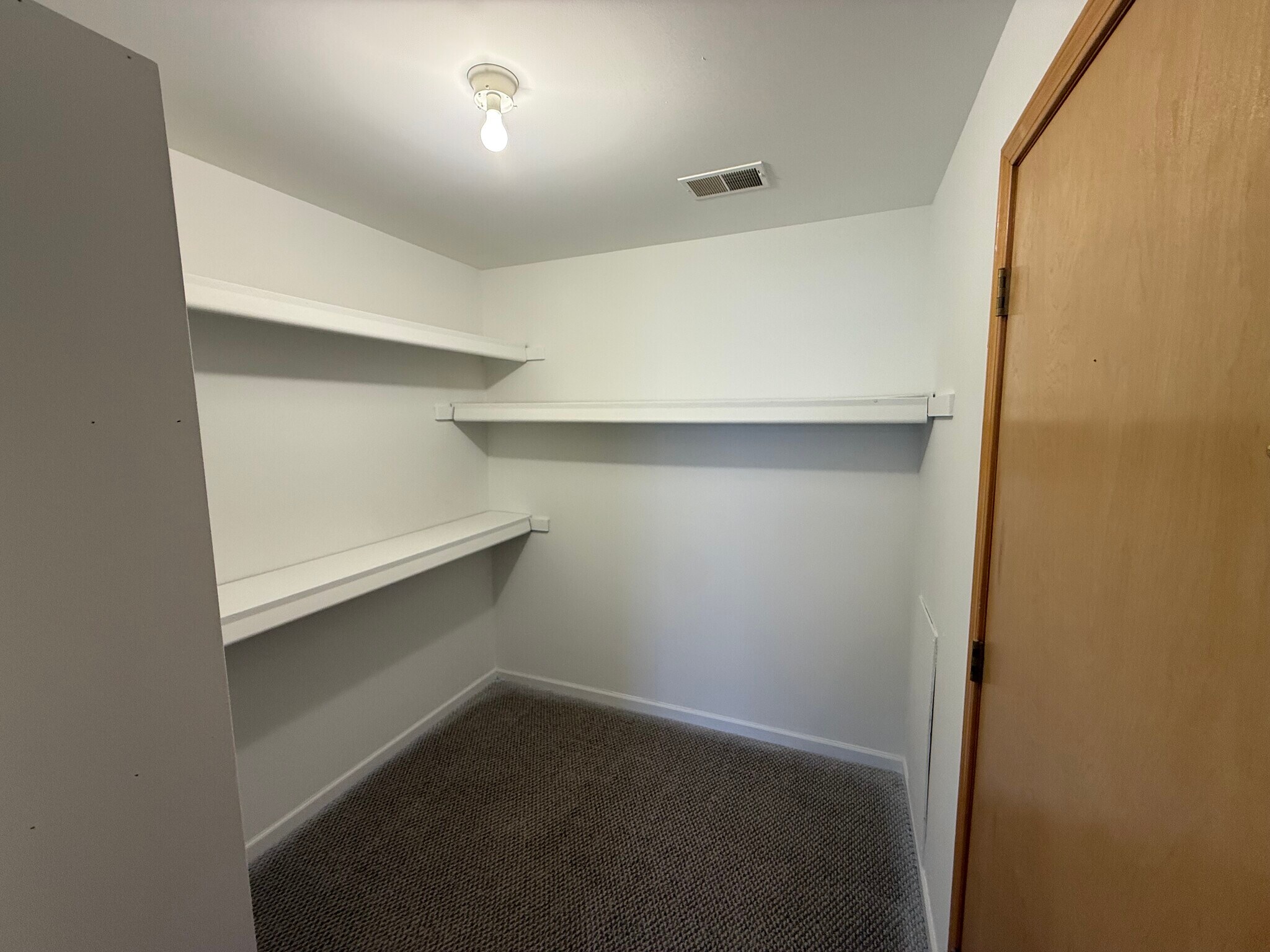 Building Photo - 2216 Frazho Rd