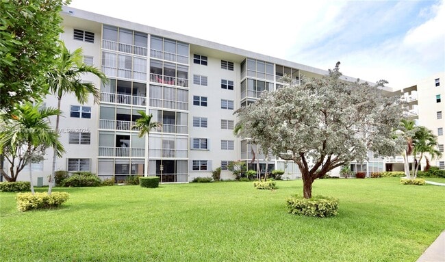Building Photo - 3020 Marcos Dr