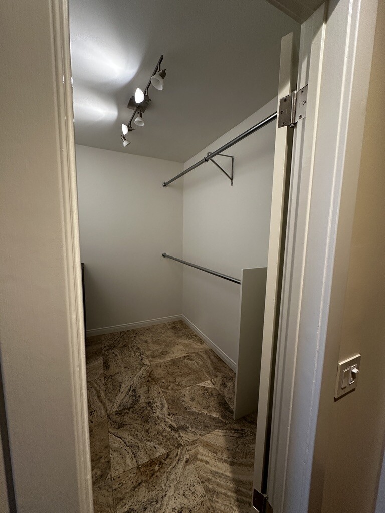 Walk-in closet w/ double hung rods - 11951 Mayfield Ave