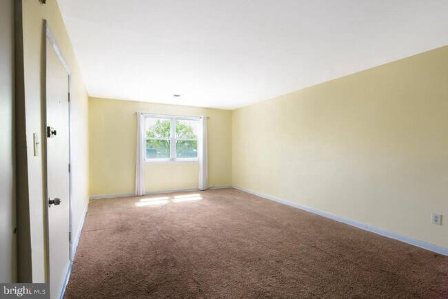 Building Photo - 330 Hermitage St