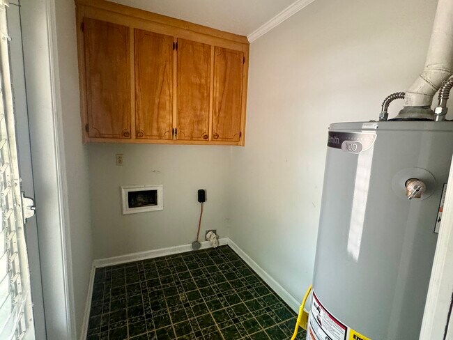 Building Photo - 318 Leola Dr