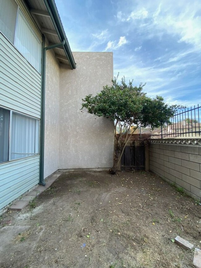 Building Photo - Completely Remodeled Colton Condo in Gated...