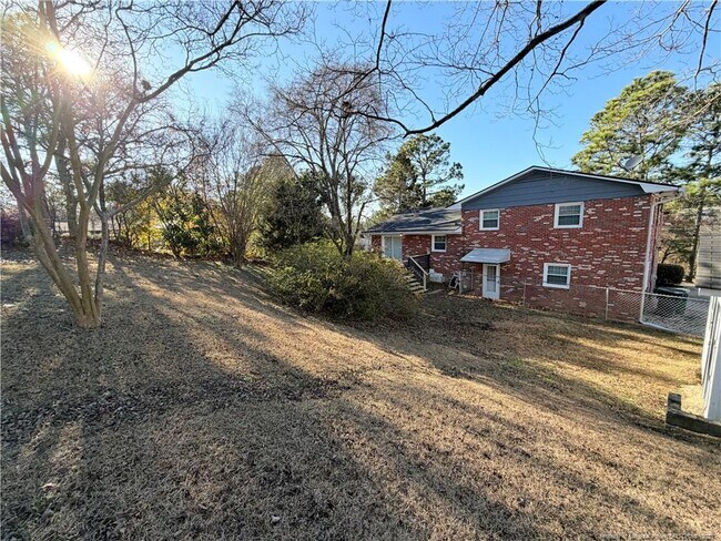 Building Photo - 4946 Pinewood Dr