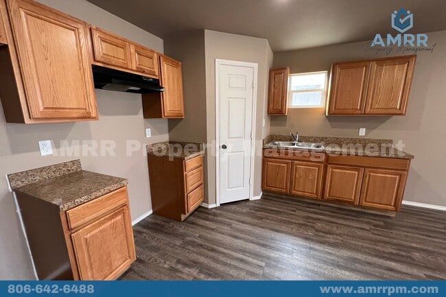 Building Photo - 314 E Ursuline St