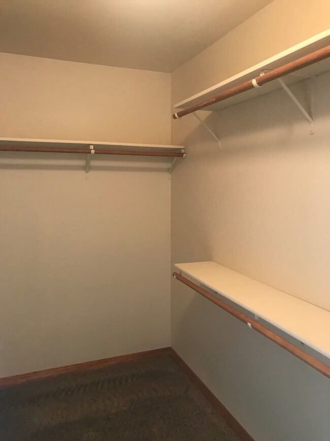 Building Photo - Spacious 4 Bedroom 2.5 Bath Home in River Rock