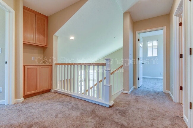 Building Photo - 453 Tulip Ct