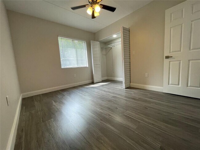 Building Photo - 211 Pine Ct