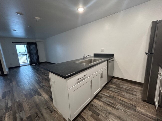 Building Photo - 89 Village Dr